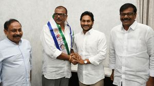 టీడీపీకి జగన్ మాస్టర్ స్ట్రోక్- వైసీపీలో చేరిన `ఆనం`