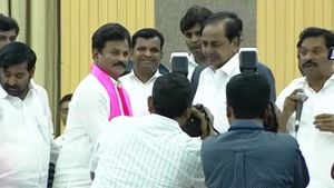 కాంగ్రెస్ పార్టీకి షాక్: కేసీఆర్ సమక్షంలో బీఆర్ఎస్‌లో చేరిన డీసీసీ అధ్యక్షుడు అనిల్ కుమార్ రెడ్డి