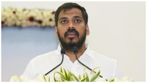 అనిల్ పై పోటీకి టీడీపీ యువనేత - గంటా దౌత్యం, నారాయణ కిం కర్తవ్యం..!?