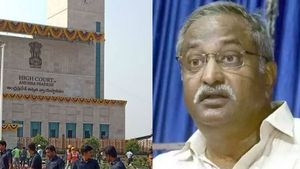 Ab Venkateswara Rao : ఏబీ వెంకటేశ్వరరావుకు హైకోర్టు షాక్ ! అంతలోనే..