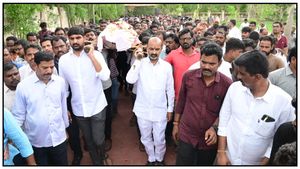 బండి సంజయ్- కౌశిక్ రెడ్డి: పార్టీలకు అతీతంగా.. కన్నీటి నివాళి