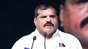 వలంటీర్ల వ్యవస్థ బాధ్యతపై ప్రభుత్వం క్లారిటీ  - కొత్త జోనల్ వ్యవస్థ..!!
