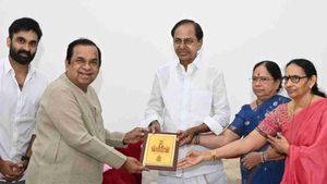 బ్రహ్మానందం ఇంట పెళ్లి సందడి: సీఎం కేసీఆర్ దంపతులకు ఆహ్వానం, ప్రత్యేక కానుక
