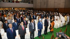 హైకోర్టు సీజే ప్రమాణంలో ఆసక్తికర సీన్-పక్కపక్కనే చంద్రబాబు, అంబటి-ఏం మాట్లాడుకున్నారంటే ?