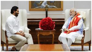 ఢిల్లీలో జగన్ రాజకీయం, యాక్షన్ ప్లాన్ - ఆ ఇద్దరికీ సంకేతాలు క్లియర్..!!