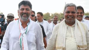 సీఎం ఆఫీస్ పక్కనే నాకు ఆఫీస్ కావాలి. ఏం చేస్తారో నాకు తెలీదు, లింక్ పెట్టిన డీకే!  