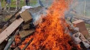 రాజకీయం అంటే ఇదే, రూ. 150 కోట్లు బూడిద, అధికార పార్టీ క్లారిటీతో, లీక్ !
