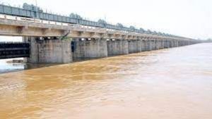  భద్రాచలం వద్ద మహోగ్రరూపం దాల్చిన గోదావరి: చివరి హెచ్చరిక జారీ