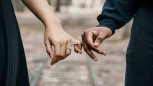  బీటెక్ చదివి బివర్సా పనులు, షాపింగ్ మాల్స్ లో అమ్మాయి, ఆంటీలను టార్గెట్ చేసి ! 