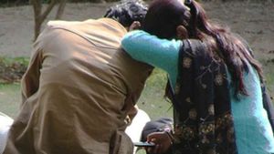 భార్యతో రొమాన్స్ చేస్తున్న ఫ్రెండ్, మేడమ్ బాయ్ ఫ్రెండ్ ను ఎలా చంపాడు అంటే !  