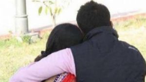 ప్రియురాలితో మస్త్ మజా, ఎంజాయ్ చేసి సార్ ఎస్కేప్, పక్కింటి ప్రియుడు !