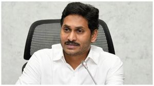 అమరావతికి సీఎం జగన్, అనుకున్న విధంగానే - ఇంటికి వెళ్లి బొట్టుపెట్టి ఆహ్వానం..!!