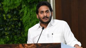 ఎన్నికల వేళ సీఎం జగన్ మరో సంచలనం - రుణమాఫీ ..?