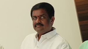 కాంగ్రెస్ పార్టీలోకి  బీజేపీ నేత జిట్టా బాలకృష్ణ!