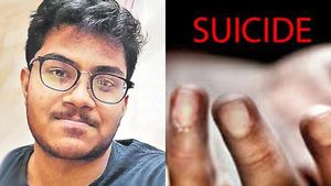 షాకింగ్: మర్మాంగం కోసుకుని.. గాంధీ మెడికల్ కాలేజీ విద్యార్థి బలవన్మరణం