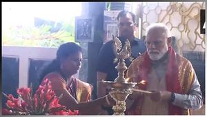 ఓరుగల్లుకు చేరుకున్న ప్రధాని మోడీ; పర్యటన కొనసాగుతుందిలా!!