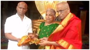 శ్రీవారికి ఇన్ఫోసిస్ మూర్తిగారి 2 కేజీల బంగారం విరాళం