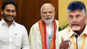 బీజేపీ ఆపరేషన్ ఏపీ, జగన్ పై ద్విముఖ వ్యూహం - టీడీపీకి ఛాన్స్ లేకుండా..!!