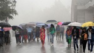 హైదరాబాద్‌‌లో మళ్లీ మొదలైనభారీ వర్షం..