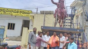 గురుకుల పాఠశాలకు సర్పంచ్ సాయం: కూతురికి 9.8 గ్రేడ్