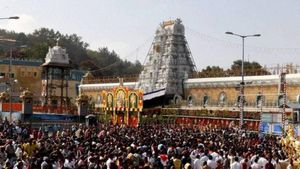  శ్రీవారికి నృత్య నీరాజనం - భరతనాట్యం చేస్తూ తిరుమలకు..!!