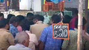 నువ్వు దేవుడు సామీ! రూ. 20కే కిలో టమాట అమ్మిన వ్యాపారి