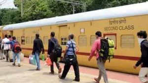 రిజర్వేషన్ టికెట్ల బుకింగ్ చేసుకుంటున్నారా ? దక్షిణ మధ్య రైల్వే గుడ్ న్యూస్..