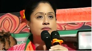 బీజేపీ ఆఫీసు నుంచి వెళ్లిపోయిన విజయశాంతి: మాజీ ముఖ్యమంత్రే కారణమా?