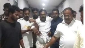  బీజేపీ నేత మహేశ్వర్ రెడ్డి దీక్ష భగ్నం, క్షీణించిన ఆరోగ్యం: కిషన్ రెడ్డి నిర్మల్ పర్యటన వాయిదా