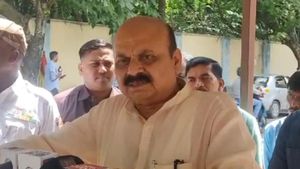 నీళ్ల కోసం రైతులు పోరాడుతుంటే మీరు ఏం చేస్తున్నారు ?, ప్రభుత్వానికి సూటి ప్రశ్న!