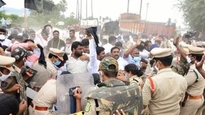  నిర్మల్‌లో బీజేపీ నేతలపై లాఠీఛార్జ్, డీకే అరుణ అరెస్ట్: బీఆర్ఎస్ సర్కారుపై  కిషన్ రెడ్డి ఫైర్