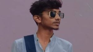 ప్రియురాలి ఇంటికి పిజ్జాతో వెళ్లిన యువకుడు.. తండ్రి ఎంట్రీతో ఘోరం జరిగిపోయింది