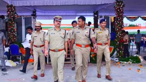 విజయవాడలో 144 సెక్షన్, సెక్షన్ 30- ఉద్యోగులకు పోలీసు కమిషనర్ వార్నింగ్..