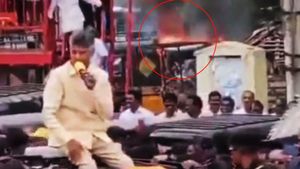 చంద్రబాబు రోడ్ షోలో అగ్నిప్రమాదం- మంటలు అంటుకున్నా స్పీచ్ కంటిన్యూ
