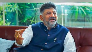 కావేరి నీటి విషయంలో రాజకీయాలు ఎందుకు ?, మీకు ప్రజల మీద ప్రేమ ఉందా? 