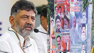 ఐటీ హబ్ లో బ్యానర్లు వేస్తే ఎన్ని వేలు ఫైన్ తెలుసా ?, అర్దలక్ష హామ్ ఫట్ అంతే! 