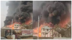 Fire Accident: పరుపుల గోదాంలో  భారీ అగ్నిప్రమాదం.. ఎక్కడంటే..!