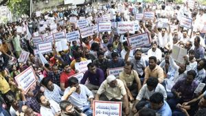 టీఎస్‌పీఎస్సీ గ్రూప్-2 అభ్యర్థుల భారీ ఆందోళన: పరీక్ష వాయిదాపై టీఎస్‌పీఎస్సీ క్లారిటీ