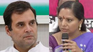 వంద ఎలుకలను తిన్న పిల్లి హజ్ యాత్రకు వెళ్లిందట: ఆ సీనియర్‌కు కవిత చురకలు