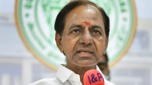 తెలంగాణ గ్రూప్-2 అభ్యర్థులకు బిగ్ రిలీఫ్: పరీక్షలు వాయిదా, మళ్లీ ఎప్పుడంటే?