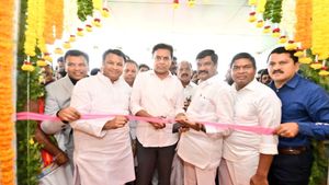 నిజామాబాద్‌లో ఐటీ టవర్ ప్రారంభించిన కేటీఆర్: 4 వేల మందికి ఉపాధి