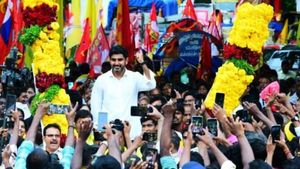 నారా లోకేష్‌‌ను నీడలా వెంటాడుతున్నారు..!!