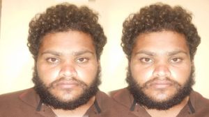 ఆంటీతో అక్రమ సంబంధం, అడ్డుపడుతున్న తల్లిదండ్రులను ఏం చేశాడంటే ? 