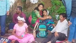 అల్లూరి జిల్లాలో ఘోర ప్రమాదం- లోయలో పడ్డ ఆర్టీసీ బస్సు- జగన్ ఆరా