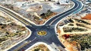 నియో పోలిస్ ఫేజ్-2 భూముల వేలం రికార్డు: ఎకరం రూ. 72 కోట్లు, హెచ్ఎండీఏకు భారీగా ఆదాయం