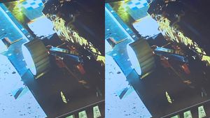 Chandrayaan 3: రోవర్ బయటికొచ్చిందోచ్: ల్యాండర్ మీదుగా జారుకుంటూ: ఫస్ట్ పిక్ ఇదిగో..!!