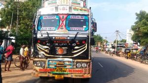 వరంగల్‌లో ఘోర రోడ్డు ప్రమాదం: ఆరుగురు మృతి, మరొకరికి తీవ్రగాయాలు
