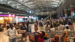 Hyderabad: ప్రయాణికులతో కిటకిటలాడుతున్న శంషాబాద్ ఎయిర్‌పోర్టు