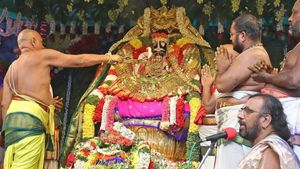 TTD: తిరుమలలో శ్రావణ రద్దీ - 25న వరలక్ష్మీ వ్రతంలో పాల్గొనాలంటే..!!