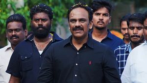అనుచరులతో వంగవీటి రాధా సమావేశం - కీలక నిర్ణయం..!?